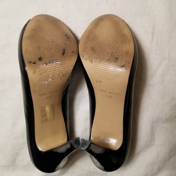 2/$20 Nine West leather peep toe heels - Picture 4 of 5